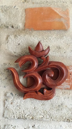 Der anfang relief buddismus - om,